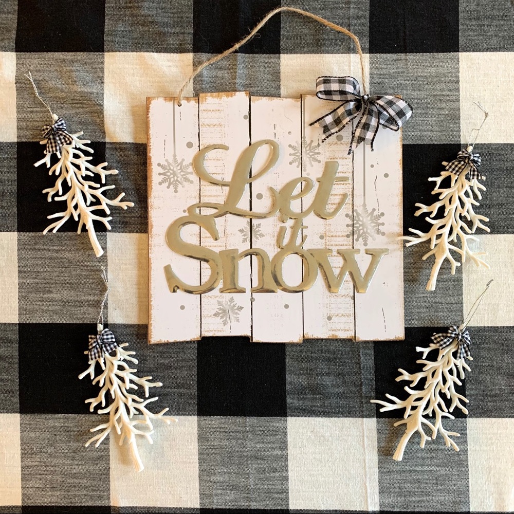 “Let it Snow” Farmhouse Sign w/Galvanized Metal - Picture 3 of 4